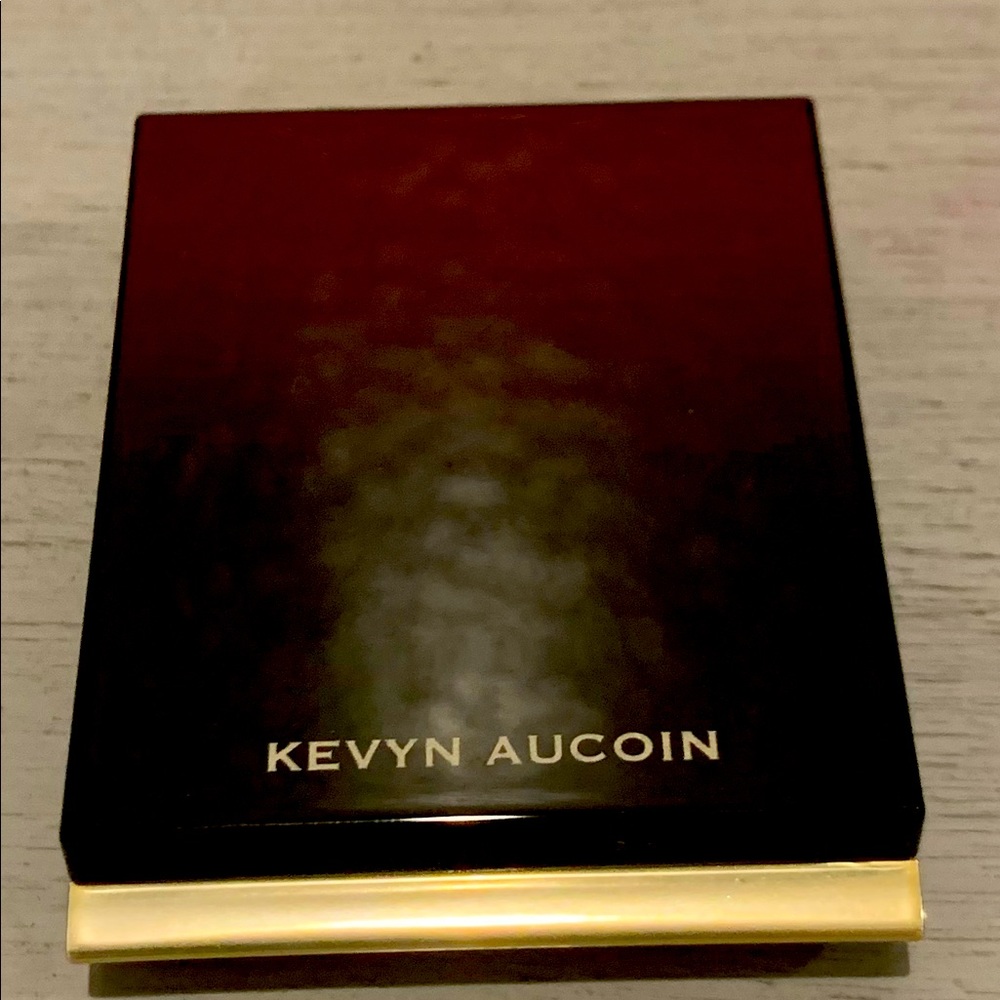 THE MATTE BRONZING VEIL in Dessert Days